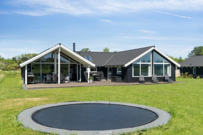 Dette skønne poolhus nr. 417 med plads til 14 personer ligger i Nordsjælland
