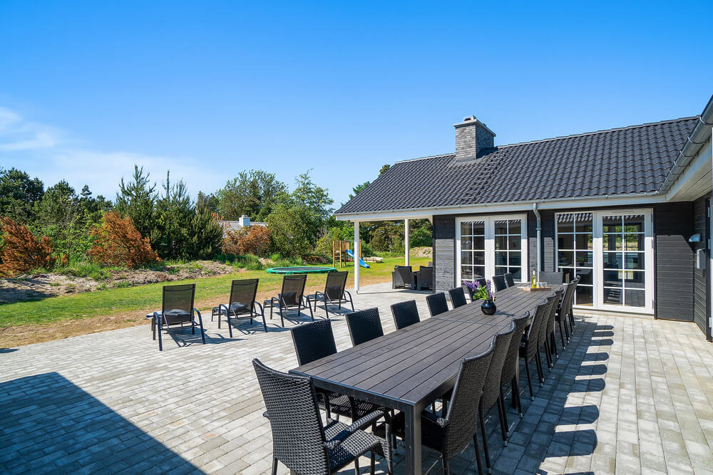 Luksushus nr. 412 har en dejlig terrasse med gode havemøbler til 24 personer.