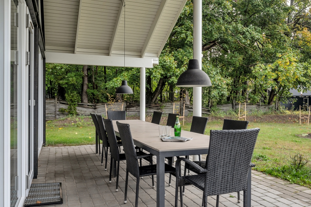 Luksushus nr. 438 har en dejlig terrasse med gode havemøbler til 30 personer.