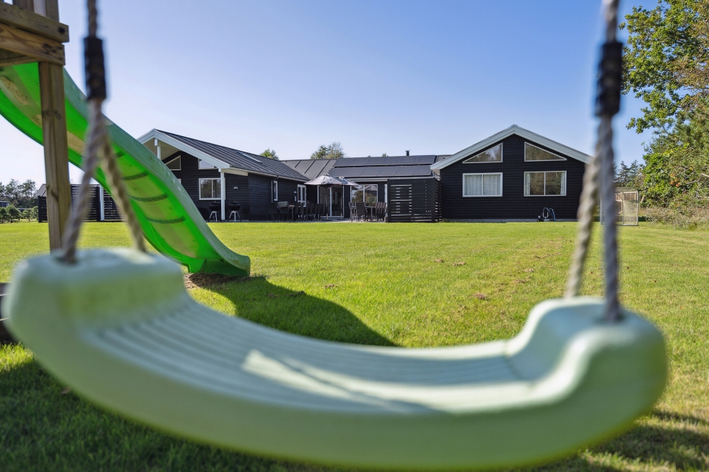 Ude-aktiviteter omkring sommerhus nr. 439.