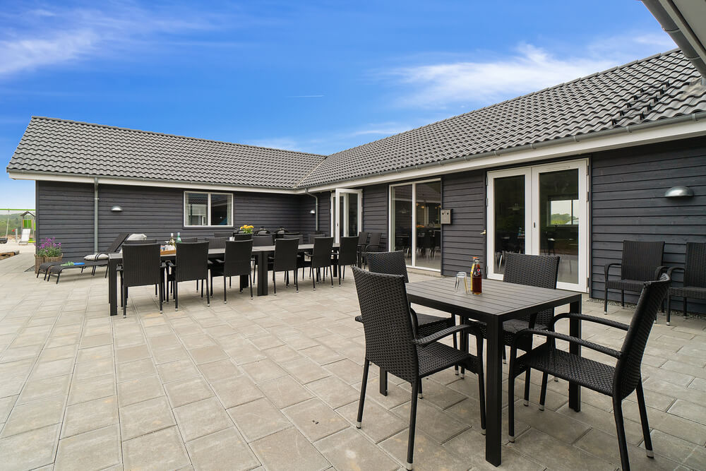 Stor terrasse ved luksushus nr. 429 i Limfjorden.