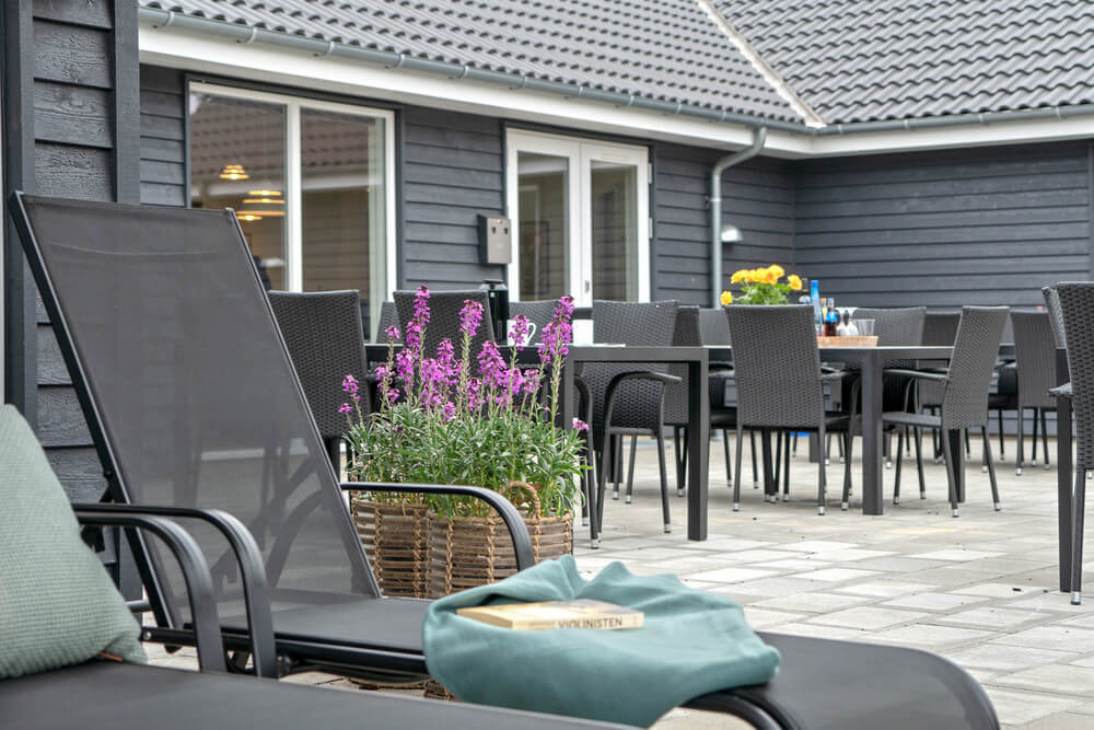 Luksushus nr. 431 har en dejlig terrasse med gode havemøbler til 30 personer.