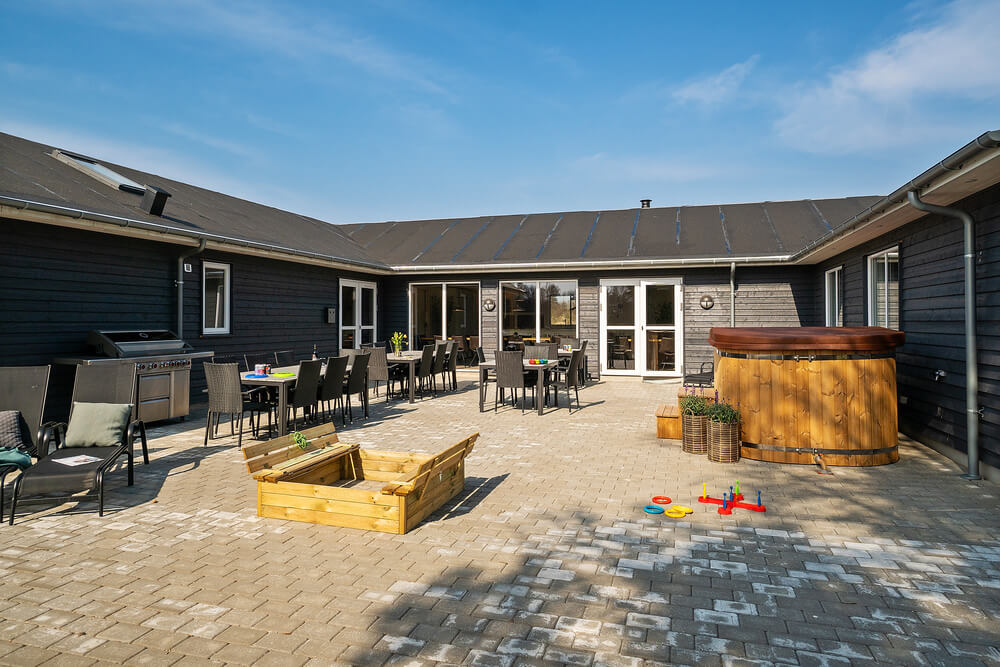Luksushus nr. 440 har en dejlig terrasse med gode havemøbler til 24 personer.