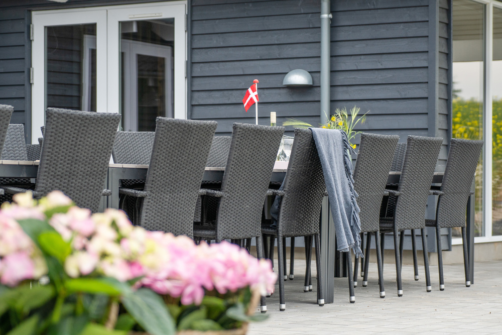 Nyd en grillaften på terrassen i luksushus nr. 428 i Fyn og øer