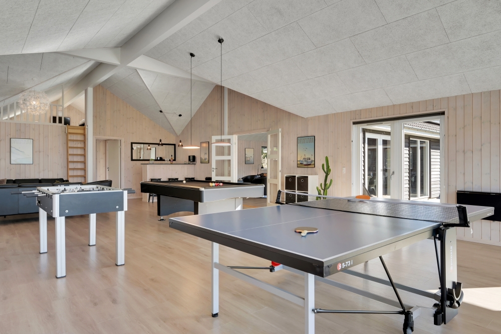 Ud over de mange timer, man kan bruge i husets pool-afdeling, så byder luksushus 436 også på billard/bordtennis og dart