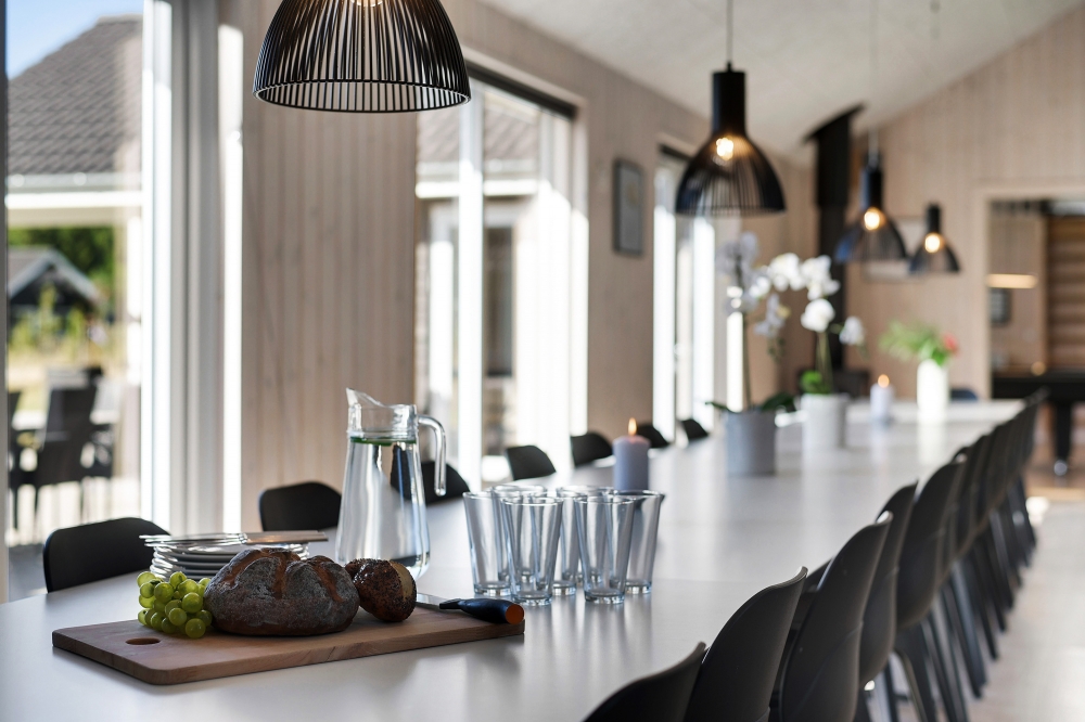 Det store lyse opholdrum i luksushus nr. 436 til 30.