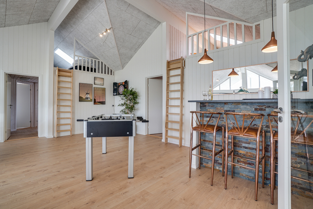 Dyst i sommerhusets aktivitetsrum, når I besøger luksushus nr. 441 i Østjylland.