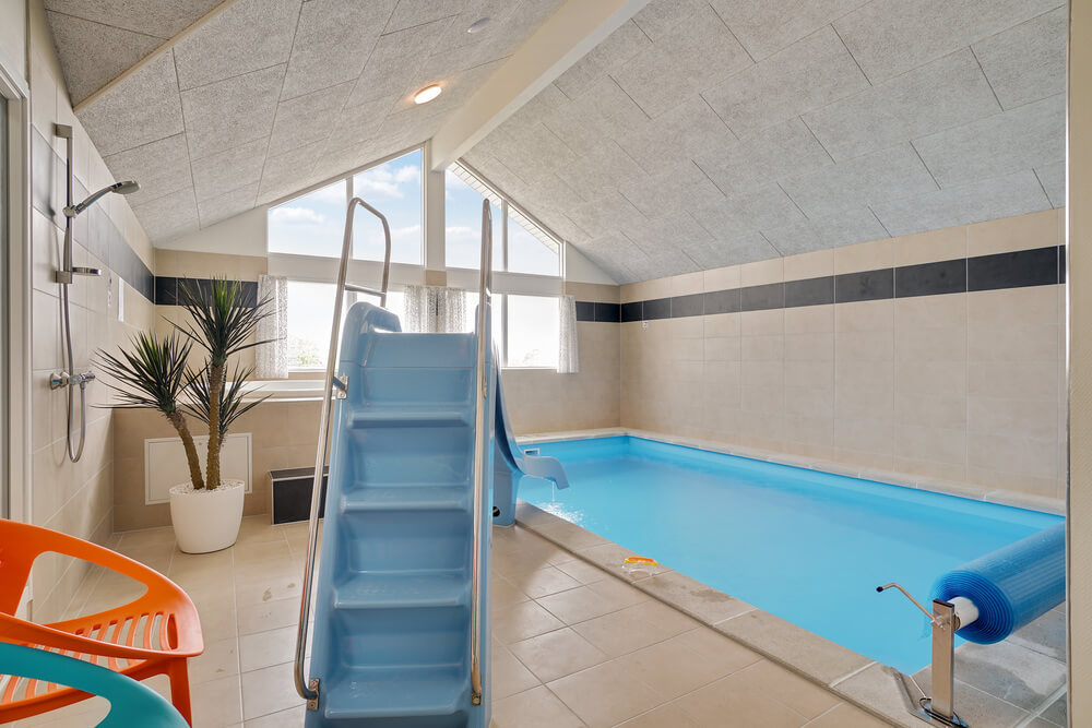 Den lækre pool i luksushuse nr. 437 til 18 personer