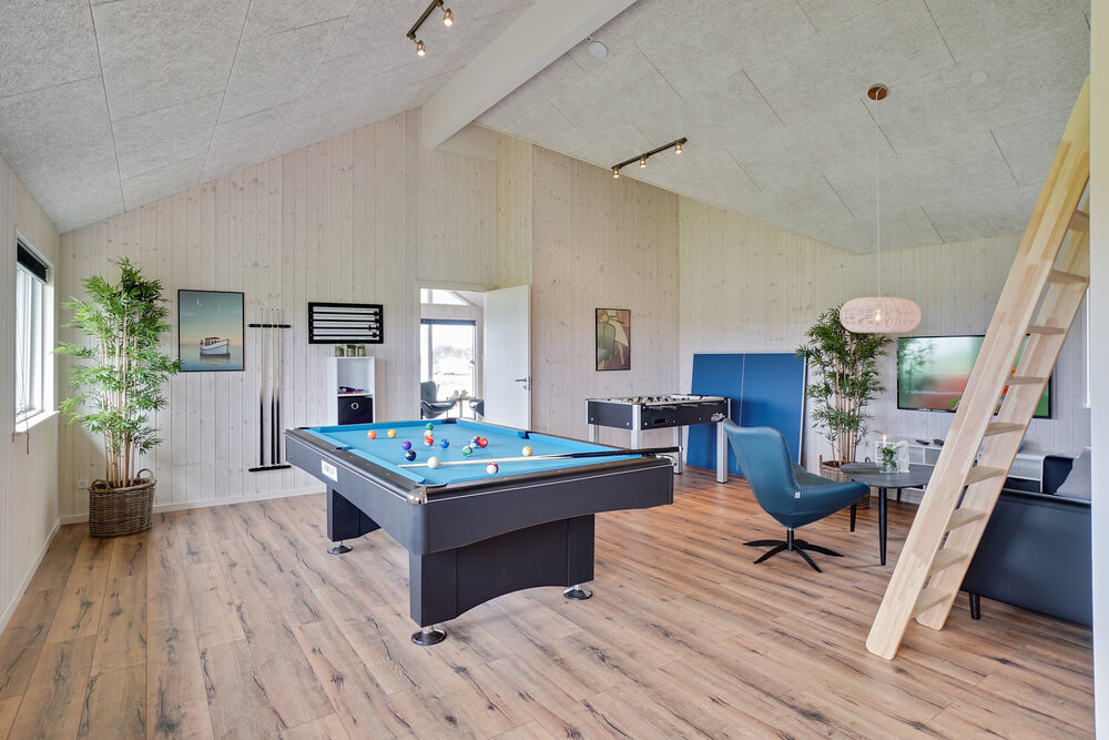 Ud over de mange timer, man kan bruge i husets pool-afdeling, så byder luksushus 437 også på billard/bordtennis og dart