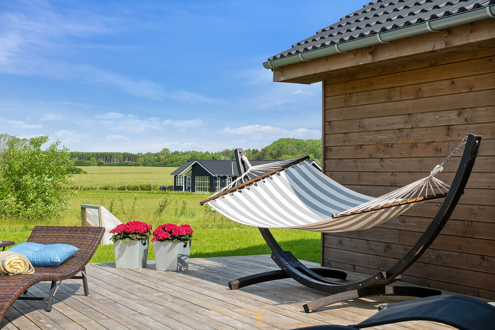 Nyd en grillaften på terrassen i luksushus nr. 443 i Østjylland