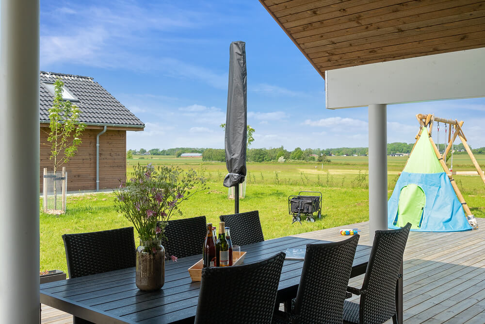 Luksushus nr. 443 har en dejlig terrasse med gode havemøbler til 10 personer.