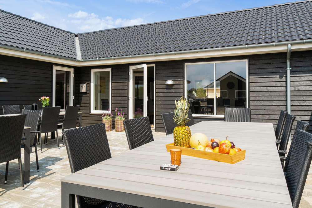 Nyd en grillaften på terrassen i luksushus nr. 457 i Vestjylland