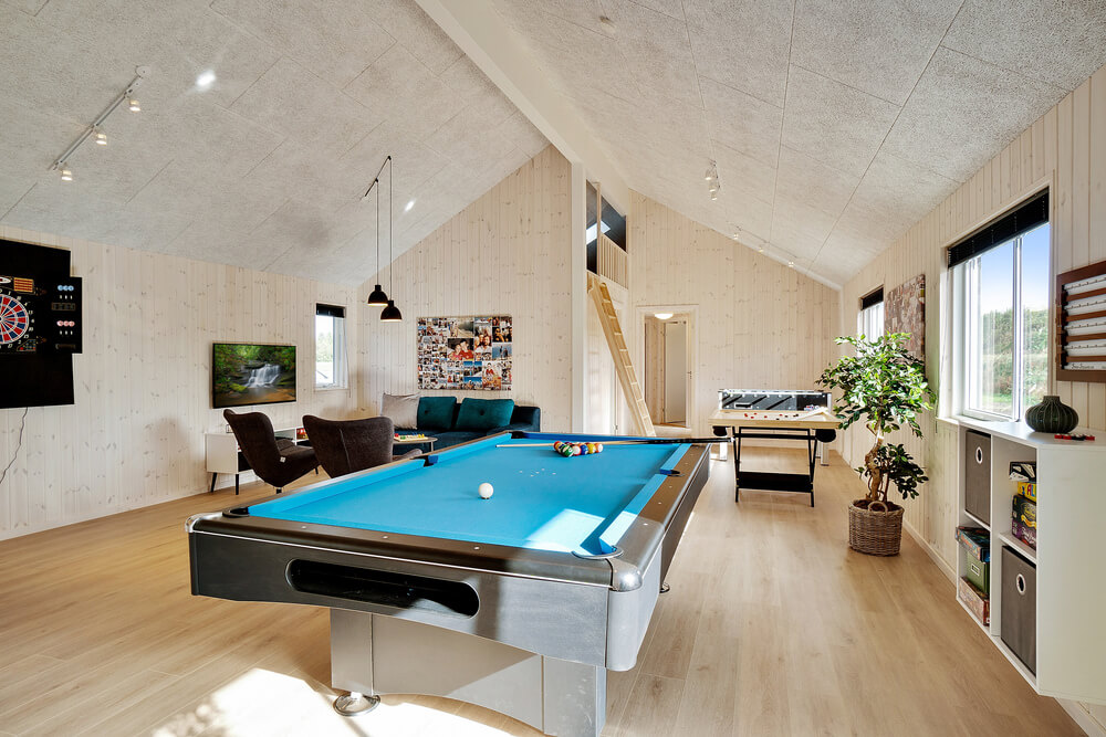 Ud over de mange timer, man kan bruge i husets pool-afdeling, så byder luksushus 473 også på billard/bordtennis og dart
