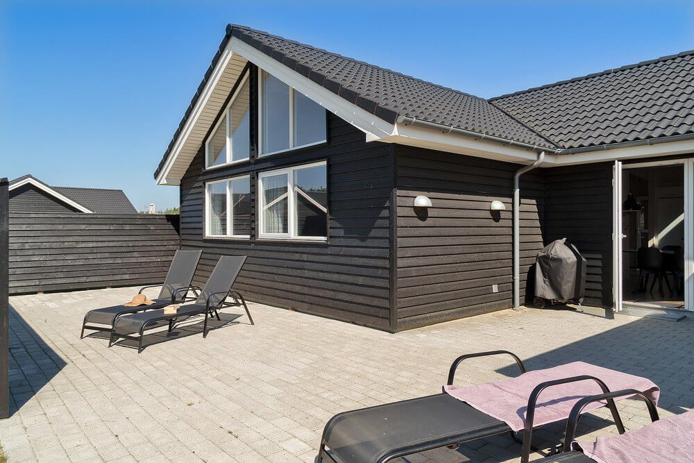 Stor terrasse ved luksushus nr. 473 i Vestjylland.