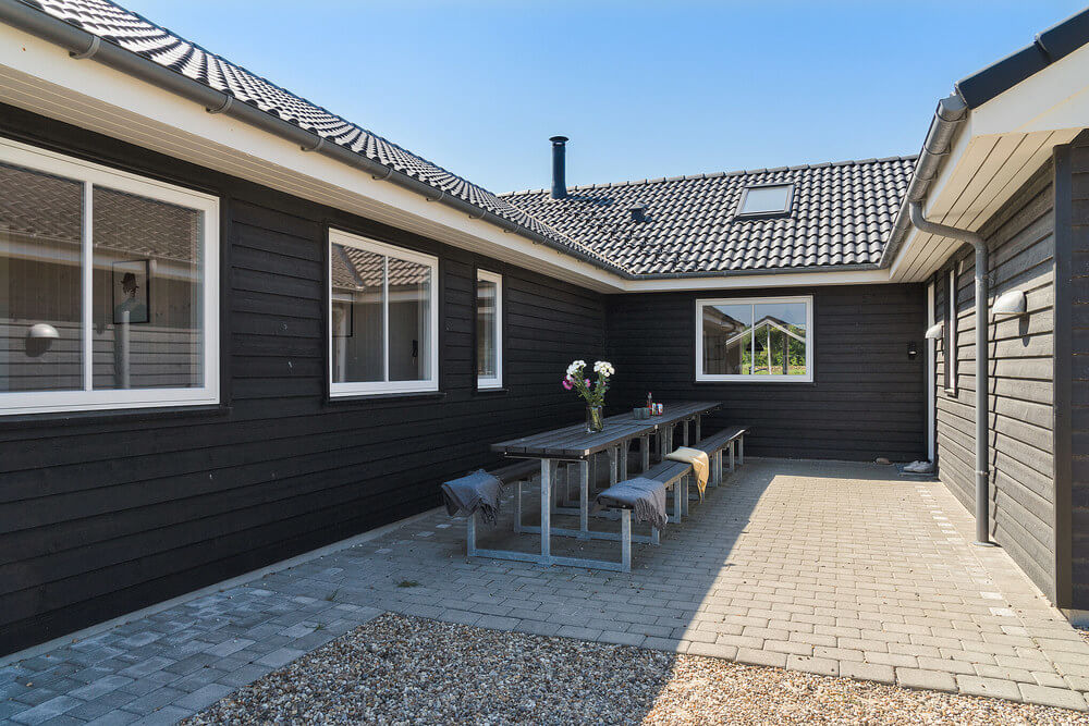 Nyd en grillaften på terrassen i luksushus nr. 473 i Vestjylland