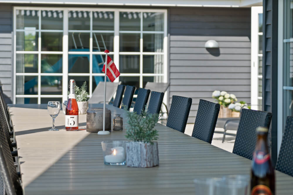 Nyd en grillaften på terrassen i luksushus nr. 465 i Vestjylland