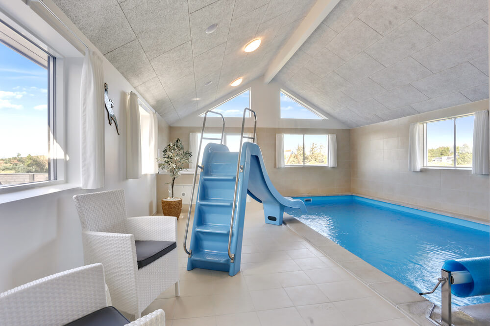 Sommerhus 476 er indrettet med en lækker poolafdeling med vandrutsjebane, dejlig stor indbygget spabad og sauna