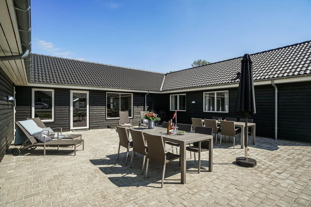 Luksushus nr. 451 har en dejlig terrasse med gode havemøbler til 20 personer.