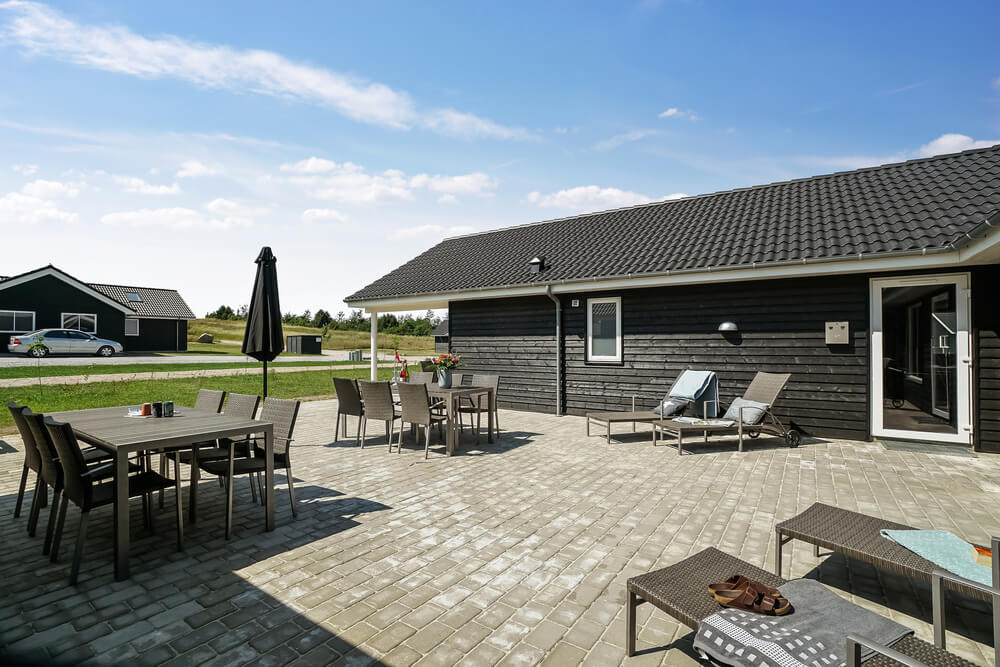 Stor terrasse ved luksushus nr. 451 i Østjylland.