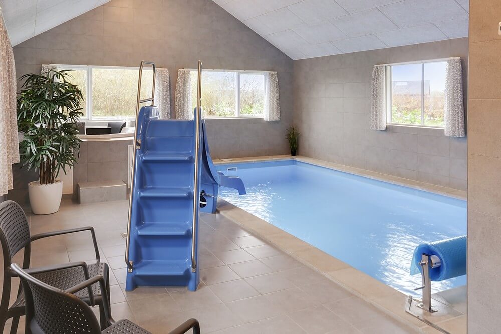 Sommerhus 469 er indrettet med en lækker poolafdeling med vandrutsjebane, dejlig stor indbygget spabad og sauna