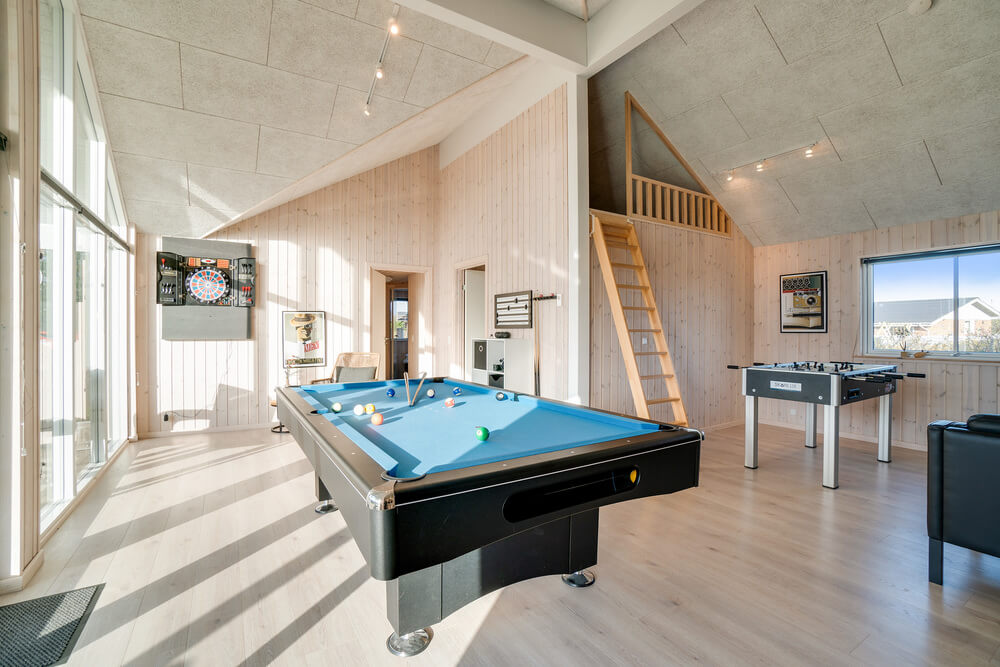 Ud over de mange timer, man kan bruge i husets pool-afdeling, så byder luksushus 477 også på billard/bordtennis og dart