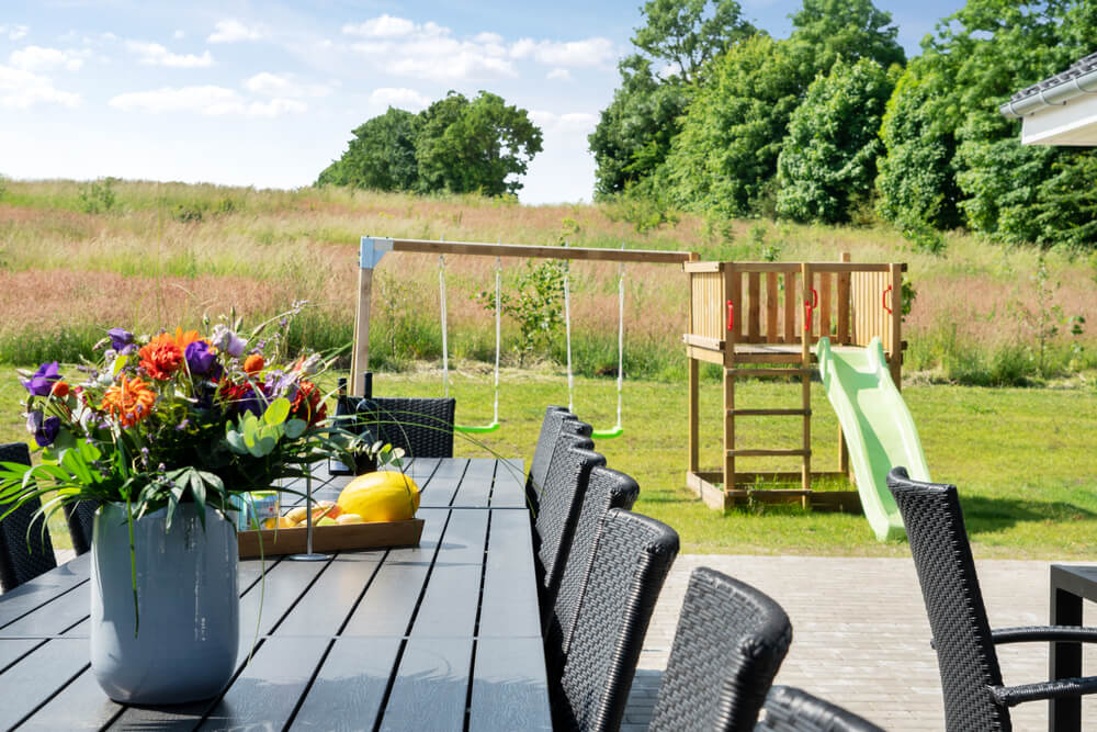 Nyd en grillaften på terrassen i luksushus nr. 480 i Østjylland