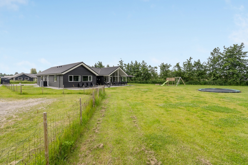 Flot sommerhus nr. 481 med god plads til op til 16 personer