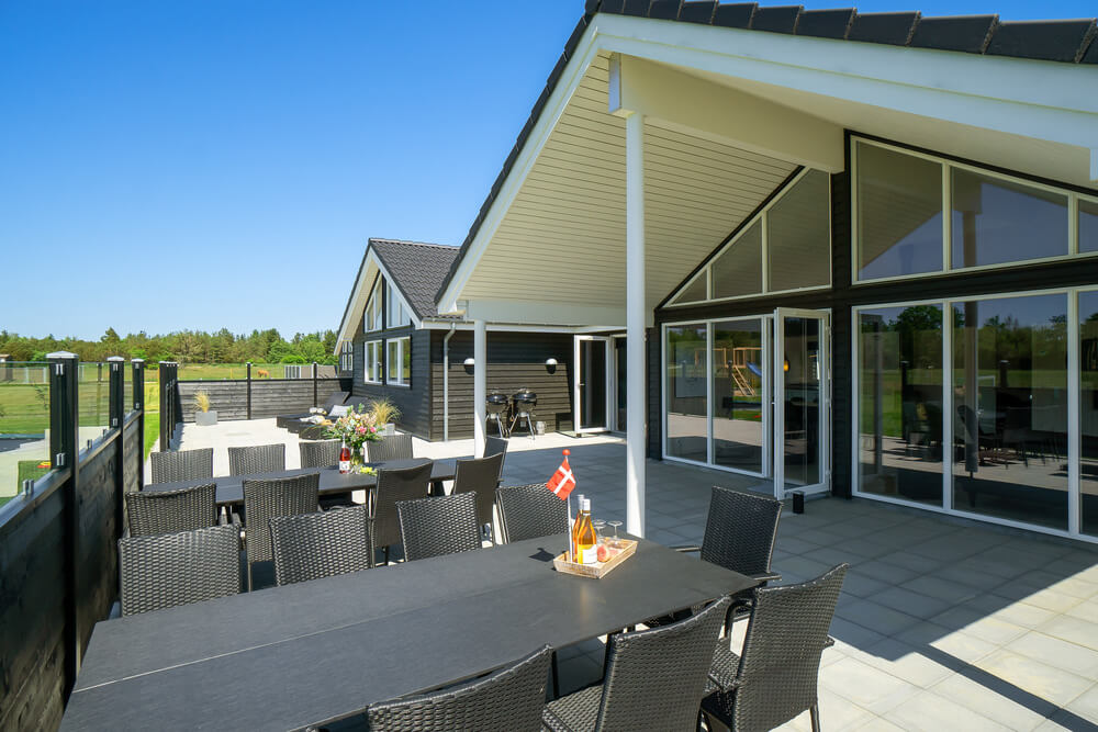 Luksushus nr. 475 har en dejlig terrasse med gode havemøbler til 18 personer.