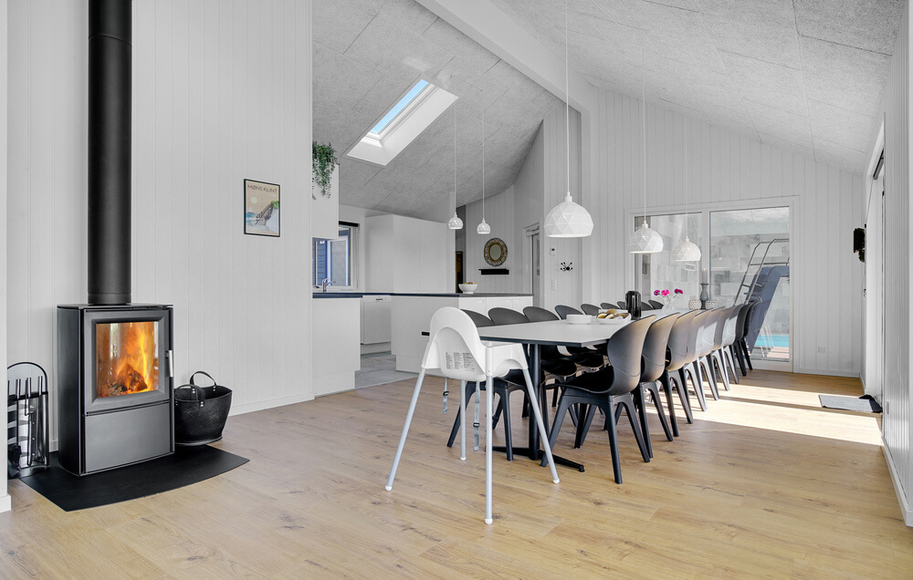 Det store lyse opholdrum i luksushus nr. 490 til 18.