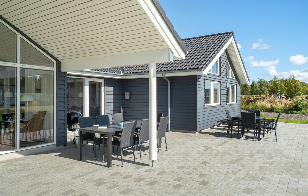 Nyd en grillaften på terrassen i luksushus nr. 490 i Lolland/Falster/Møn
