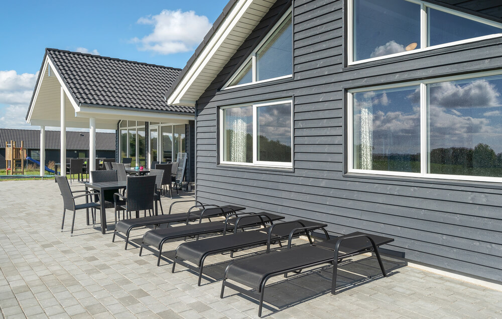Stor terrasse ved luksushus nr. 490 i Lolland/Falster/Møn.