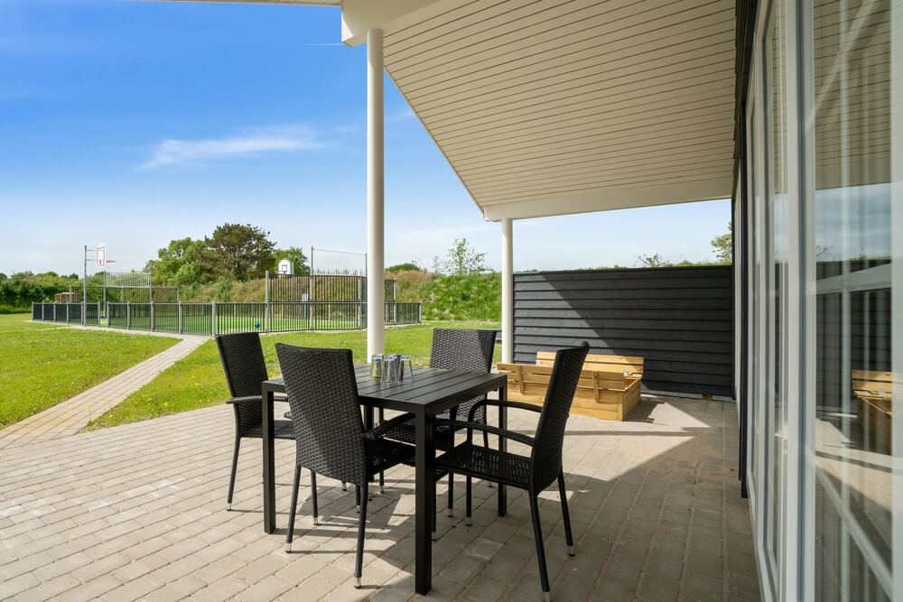 Stor terrasse ved luksushus nr. 500 i Nordjylland.