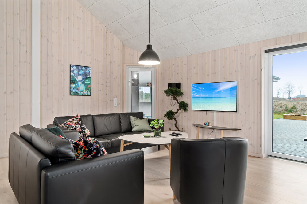 Sofaen i luksushus 730 i Tyskland indbyder til brætspil eller at se en film sammen.