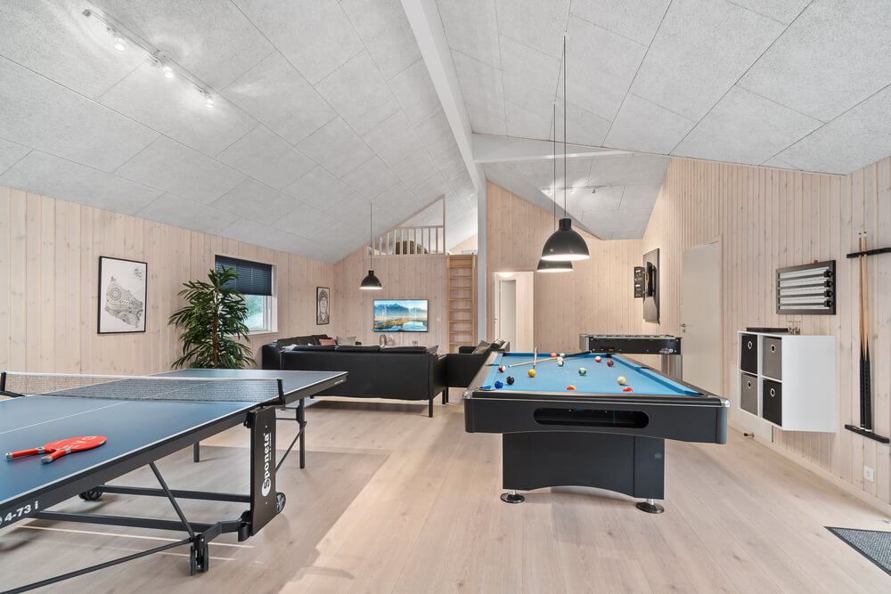 Ud over de mange timer, man kan bruge i husets pool-afdeling, så byder luksushus 728 også på billard/bordtennis og dart
