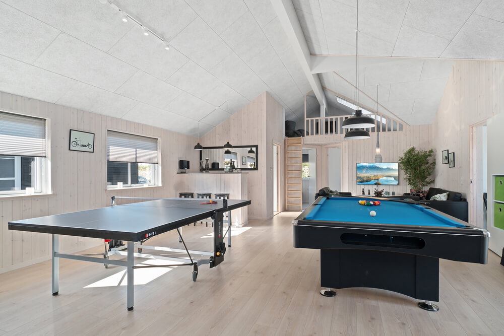 Ud over de mange timer, man kan bruge i husets pool-afdeling, så byder luksushus 731 også på billard/bordtennis og dart