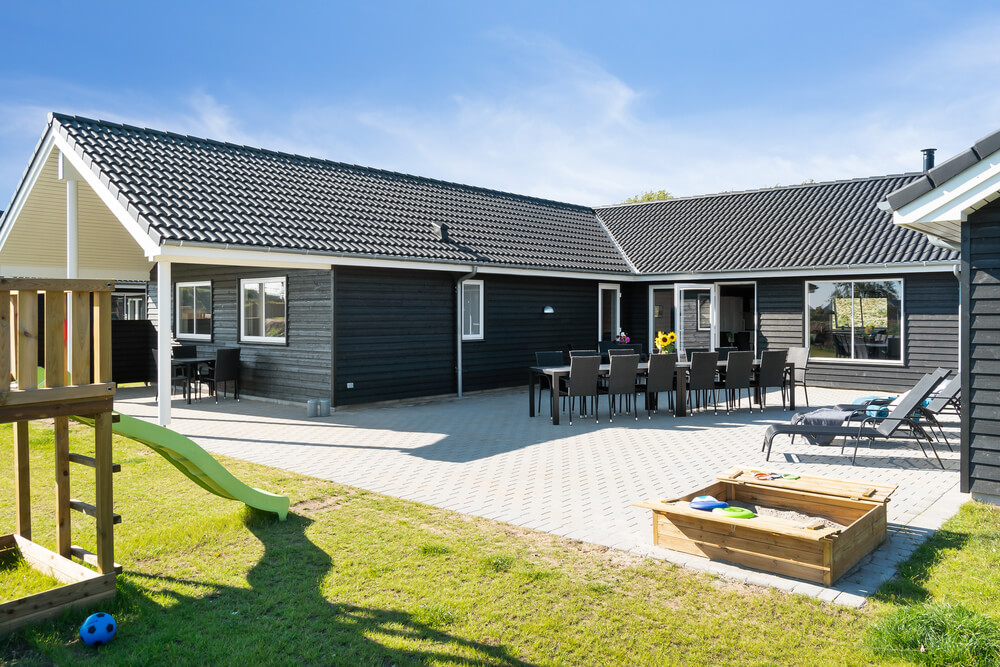 Nyd en grillaften på terrassen i luksushus nr. 731 i Tyskland
