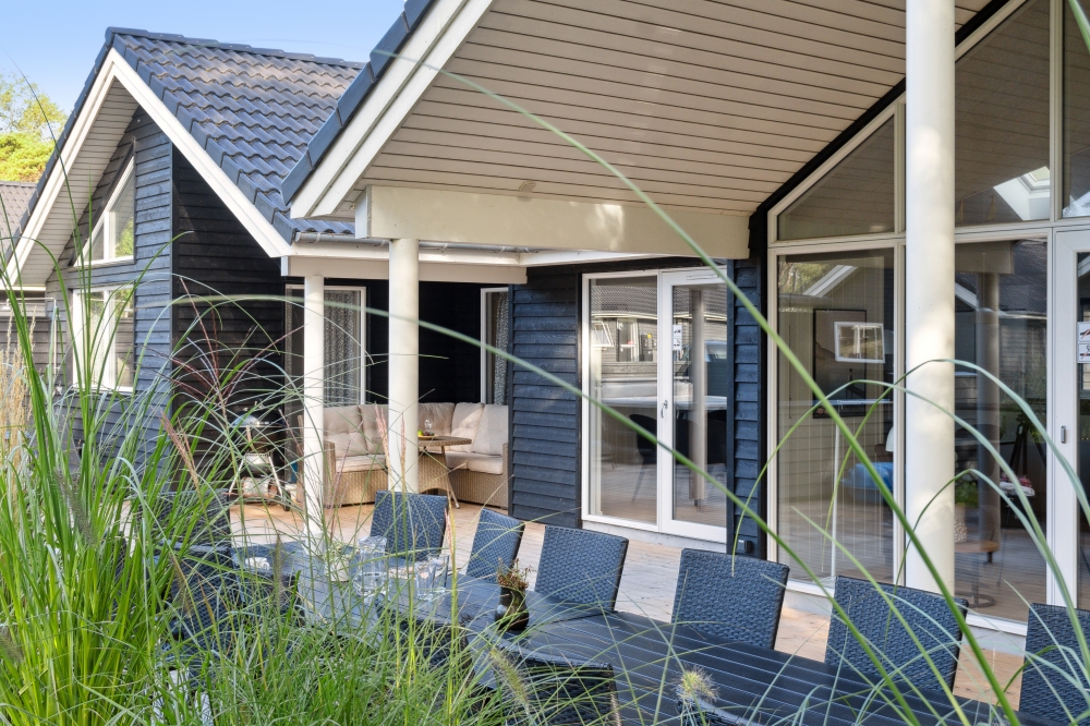 Luksushus nr. 511 har en dejlig terrasse med gode havemøbler til 14 personer.