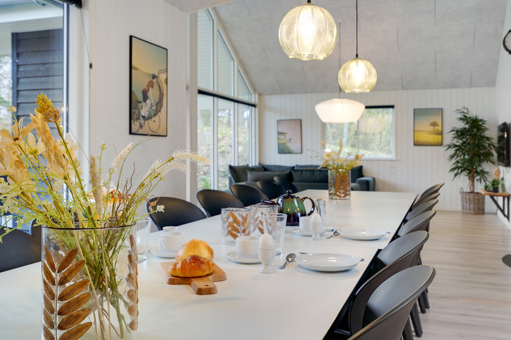 Det store lyse opholdrum i luksushus nr. 517 til 18.