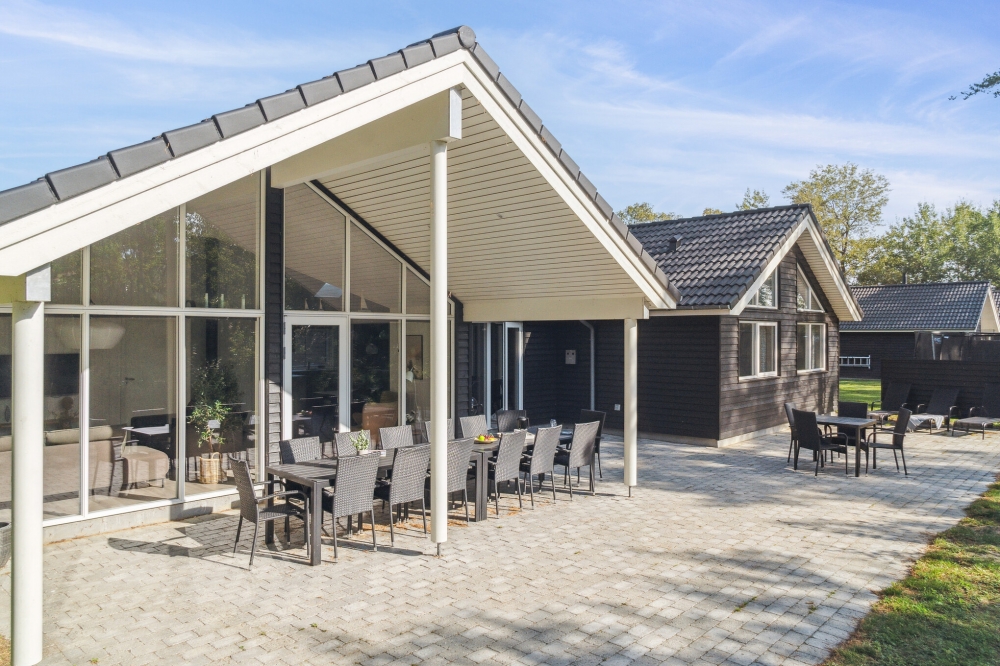 Luksushus nr. 517 har en dejlig terrasse med gode havemøbler til 18 personer.