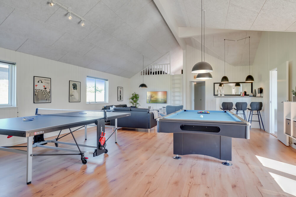 Ud over de mange timer, man kan bruge i husets pool-afdeling, så byder luksushus 493 også på billard/bordtennis og dart