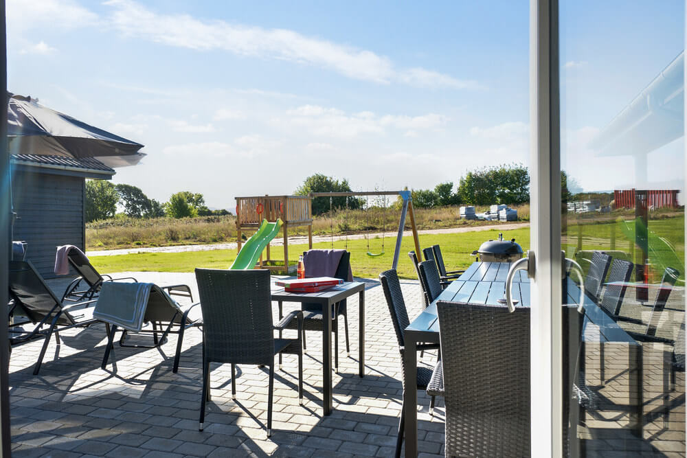 Nyd en grillaften på terrassen i luksushus nr. 497 i Sydjylland
