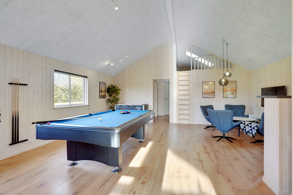 Ud over de mange timer, man kan bruge i husets pool-afdeling, så byder luksushus 521 også på billard/bordtennis og dart