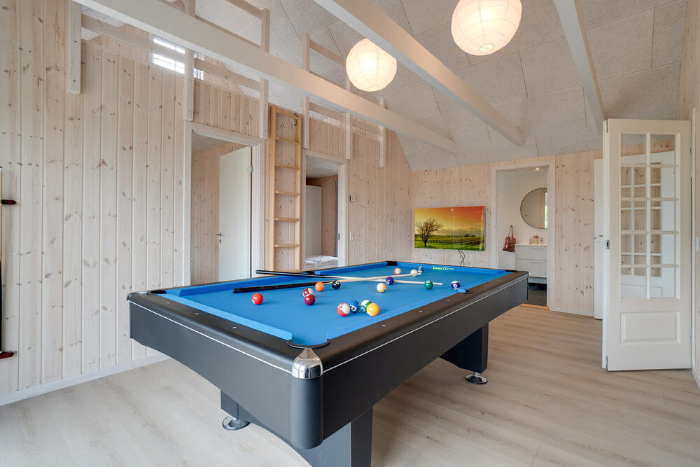 Ud over de mange timer, man kan bruge i husets pool-afdeling, så byder luksushus 518 også på billard/bordtennis og dart