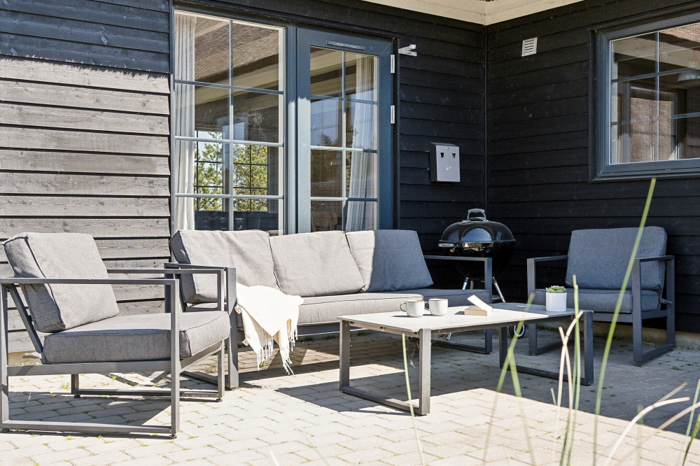 Nyd en grillaften på terrassen i luksushus nr. 518 i Vestjylland