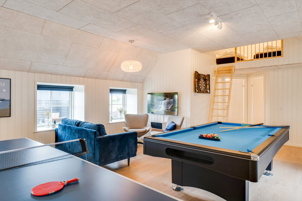 Dyst i sommerhusets aktivitetsrum, når I besøger luksushus nr. 528 i Vestjylland.