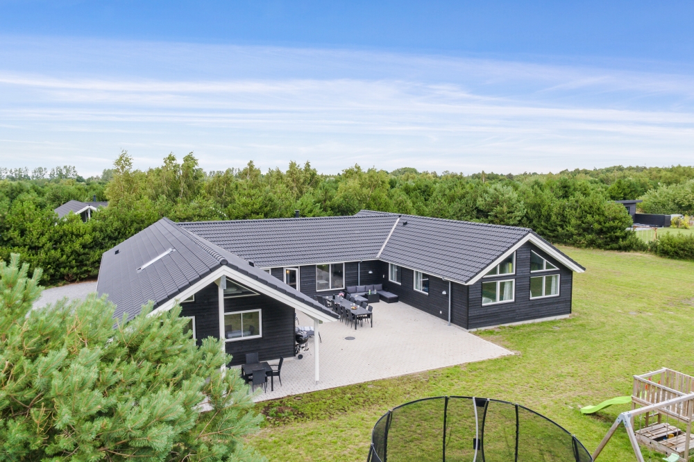 Dette skønne poolhus nr. 532 med plads til 20 personer ligger i Lolland/Falster/Møn