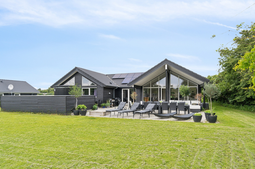 Nyd en grillaften på terrassen i luksushus nr. 527 i Nordsjælland
