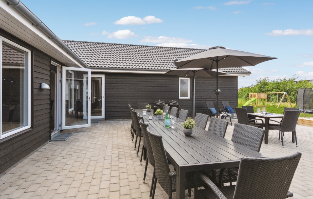 Stor terrasse ved luksushus nr. 529 i Nordjylland.