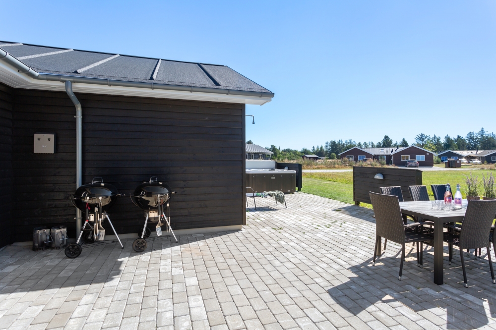 Luksushus nr. 523 har en dejlig terrasse med gode havemøbler til 18 personer.