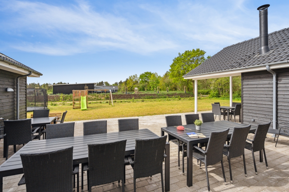 Luksushus nr. 535 har en dejlig terrasse med gode havemøbler til 20 personer.